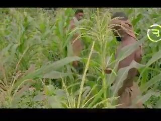 Amaka itu desa gadis nakal dikunjungi okoro di itu ladang untuk cepat pukulan pekerjaan