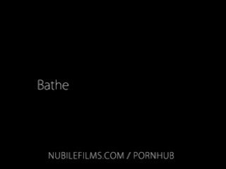 Litt caprice - caprice erotisk badekar orgasme