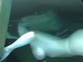 Attractive underwater bikini jeng